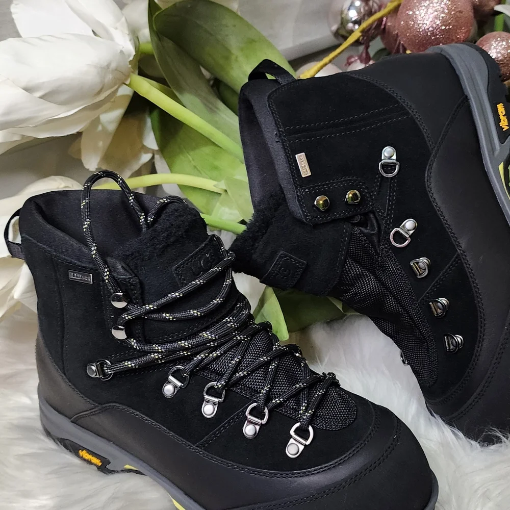 UGG Brecken Lace Black Women's Boot size8.5 new